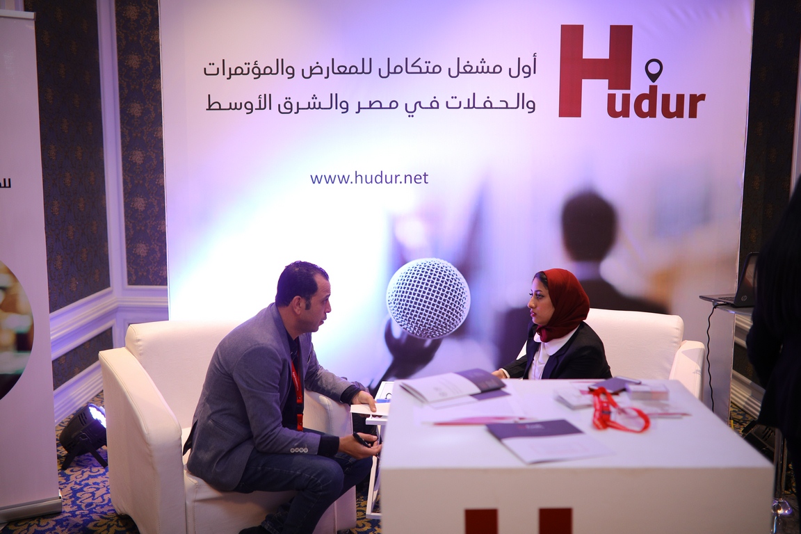 فريق عمل كبير يقدم لك أكثر من 30 خدمة في المعارض والمؤتمرات