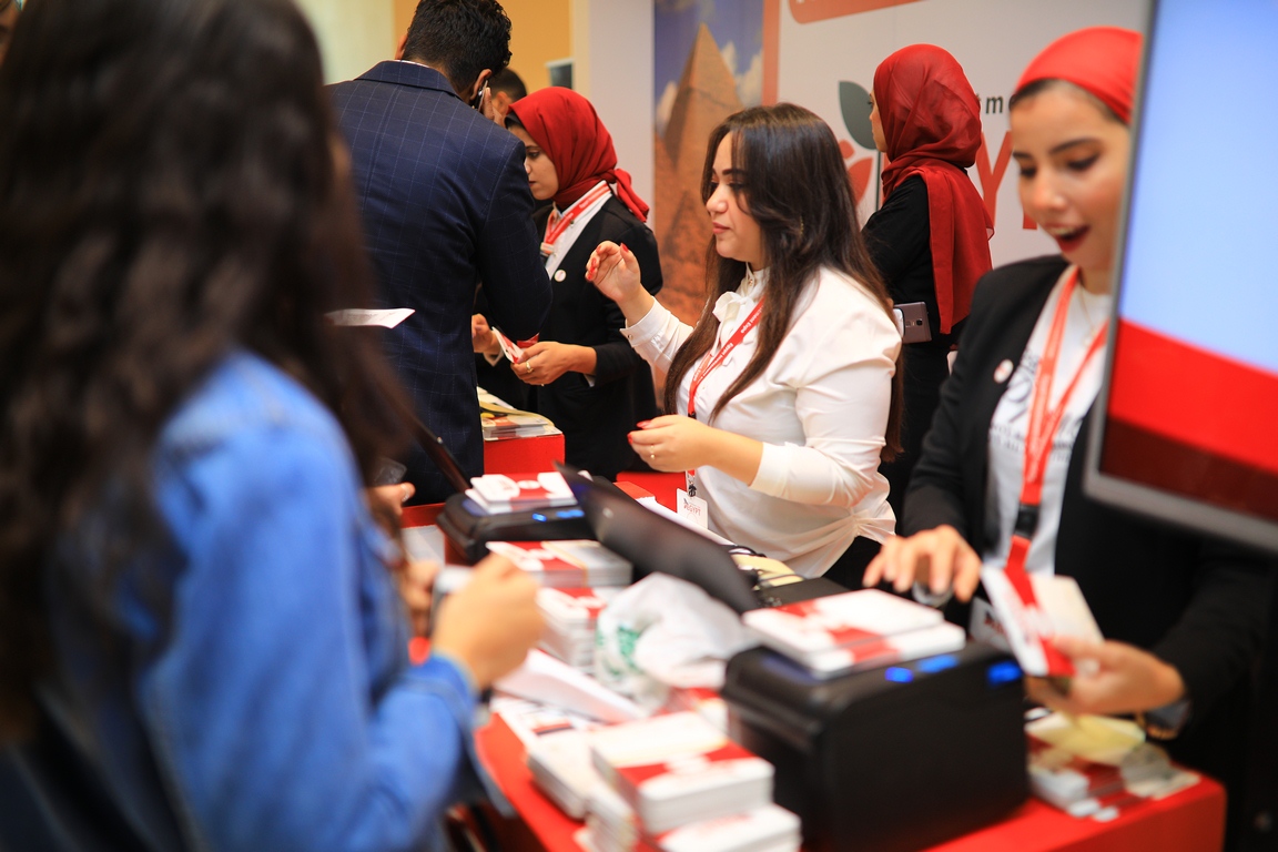 نقدم خدمات التسجيل والاستقبال في موقع الحدث